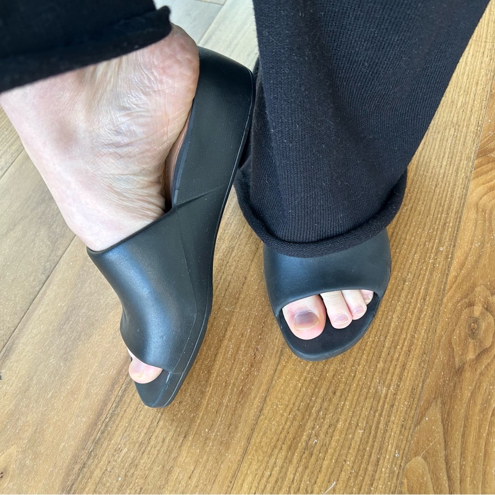 Black Wedge Slides